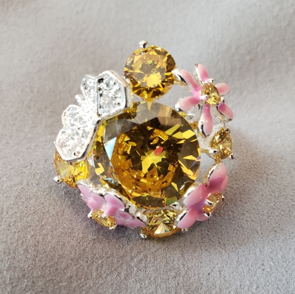 Large colorful statement ring - Picture 1 of 3